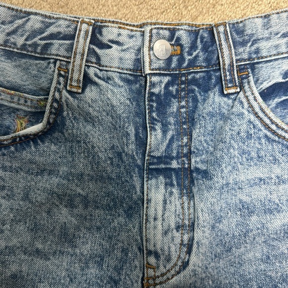 Pilcro Jean Shorts - Picture 2 of 5